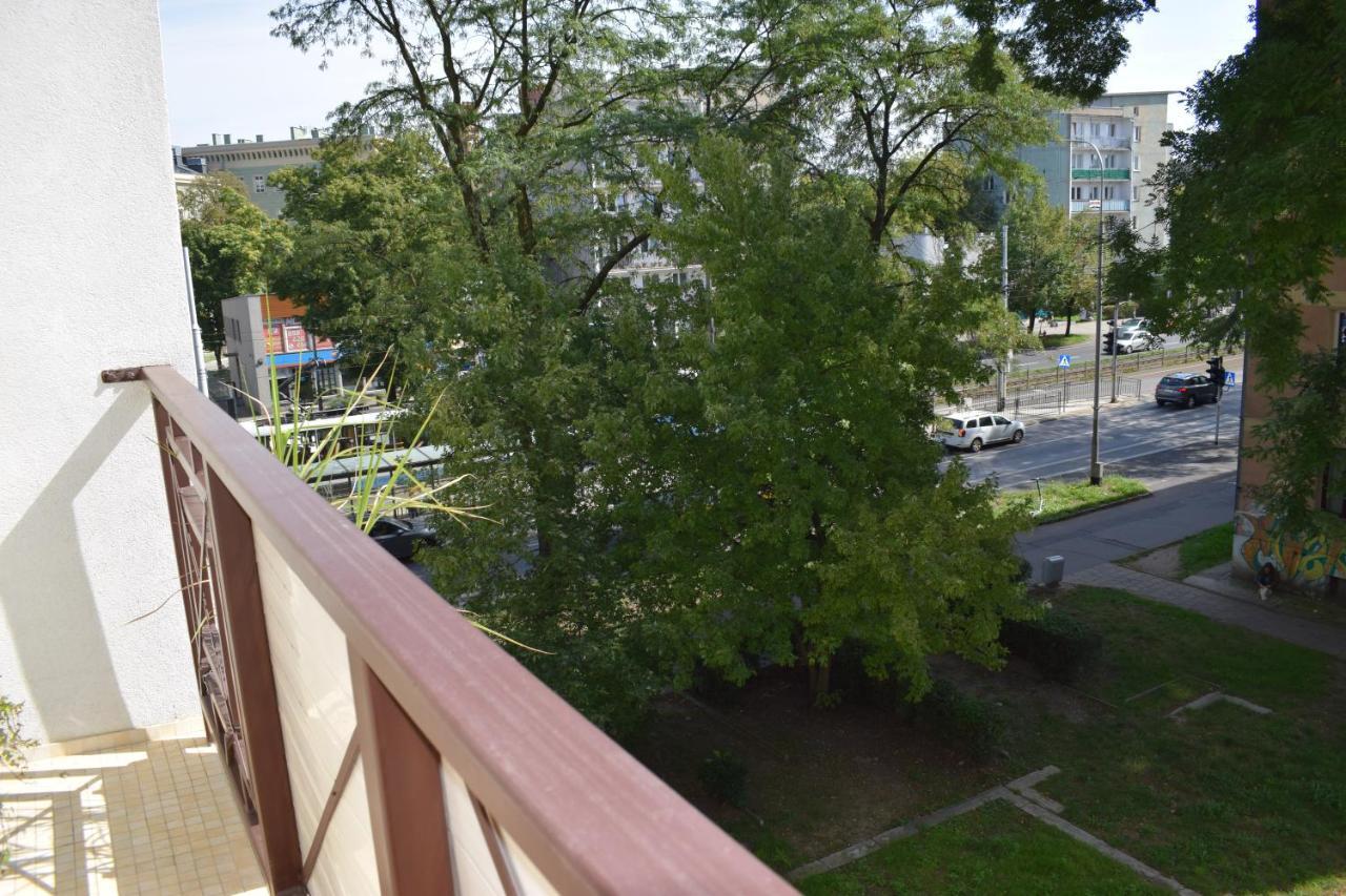 Apartament 3 Pokoje Balkon 50M2 Wyposazone Parking Lägenhet Wrocław Exteriör bild